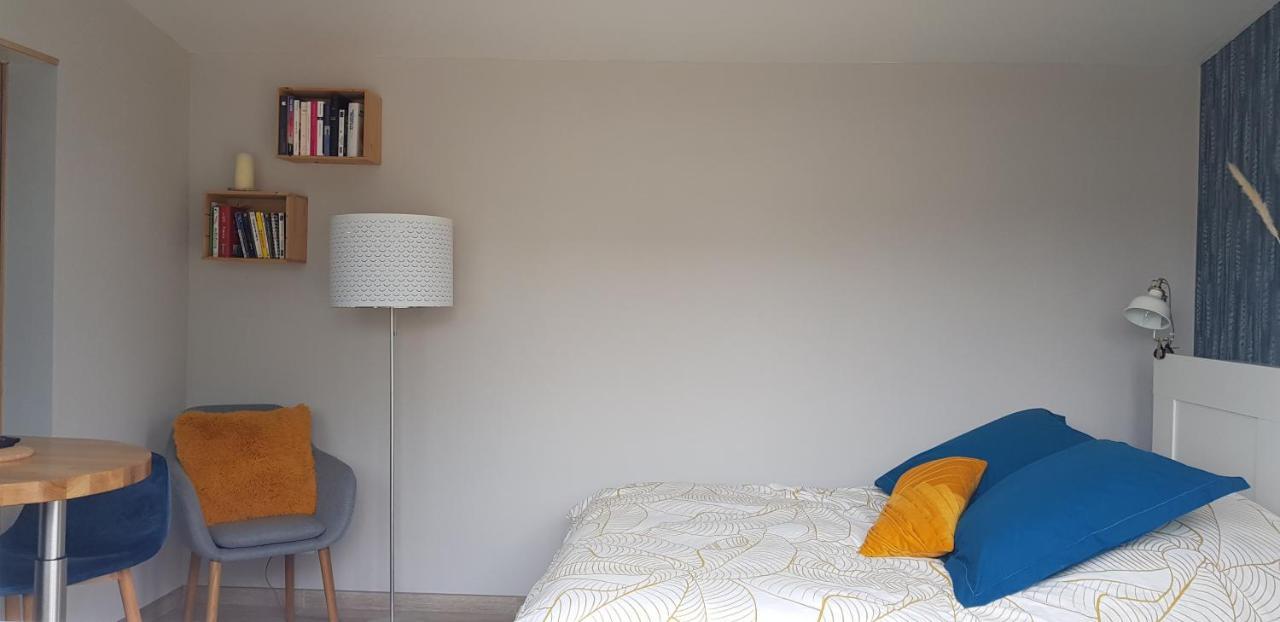 Agreable Petite Maison Proche Joigny Chamvres Bagian luar foto