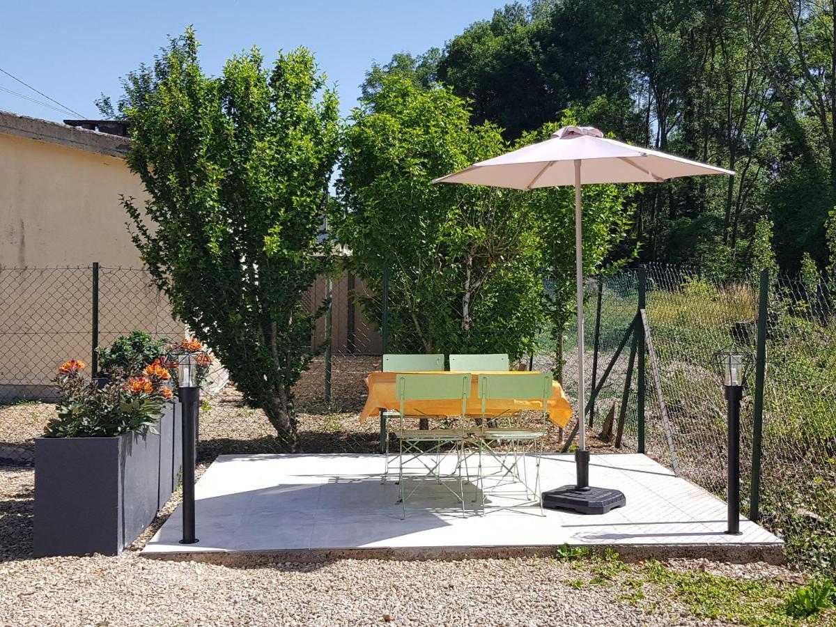 Agreable Petite Maison Proche Joigny Chamvres Bagian luar foto